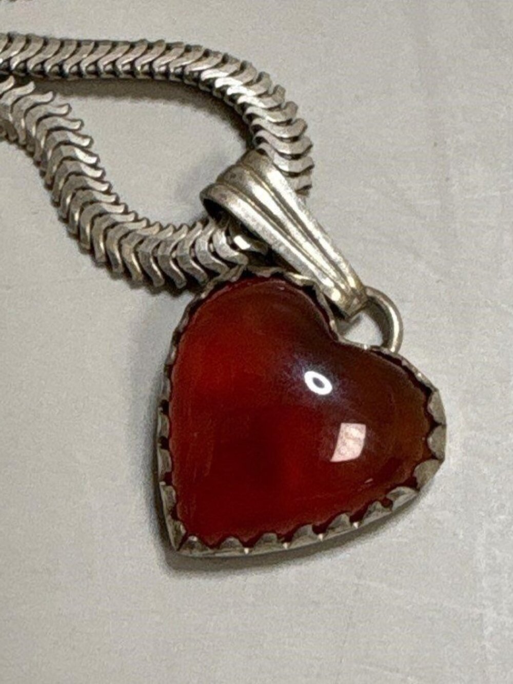 VINTAGE HEART SHAPED RED ONYX STERLING SILVER PENDANT WITH 16" CHAIN